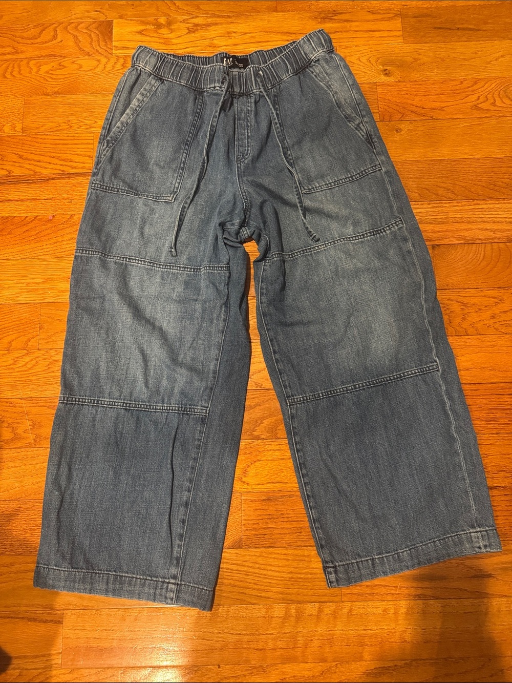 GAP Wide Leg Elastic Waist Jeans in Medium Blue Wash